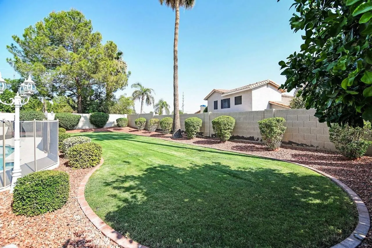 Дом отдыха Scottsdale Luxury Vacation Home With Pool Sleeps 14 США