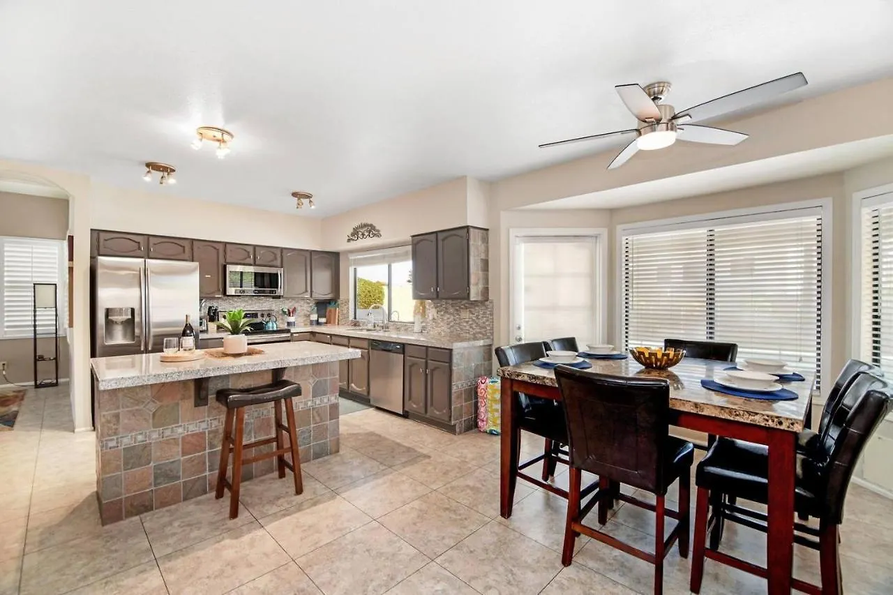 Scottsdale Luxury Vacation Home With Pool Sleeps 14