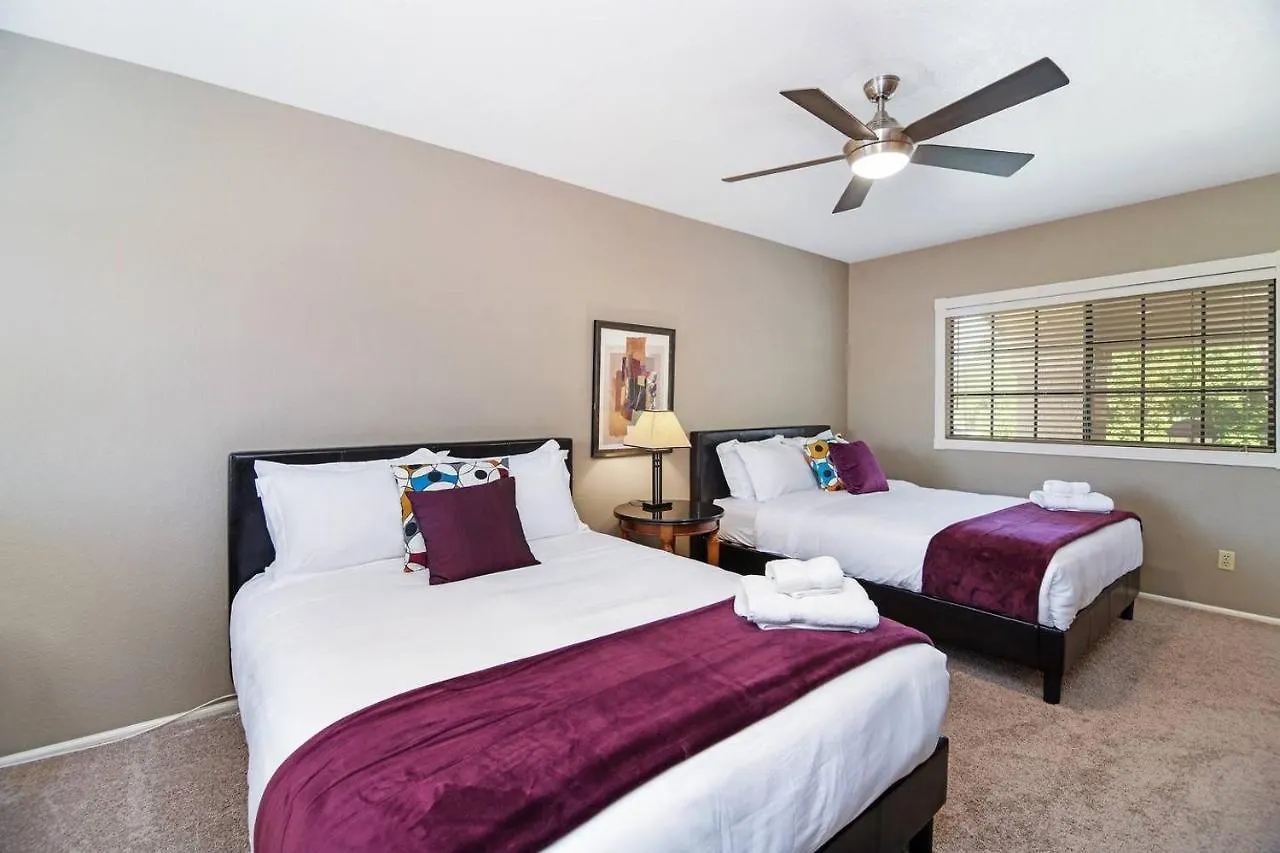 Scottsdale Luxury Vacation Home With Pool Sleeps 14