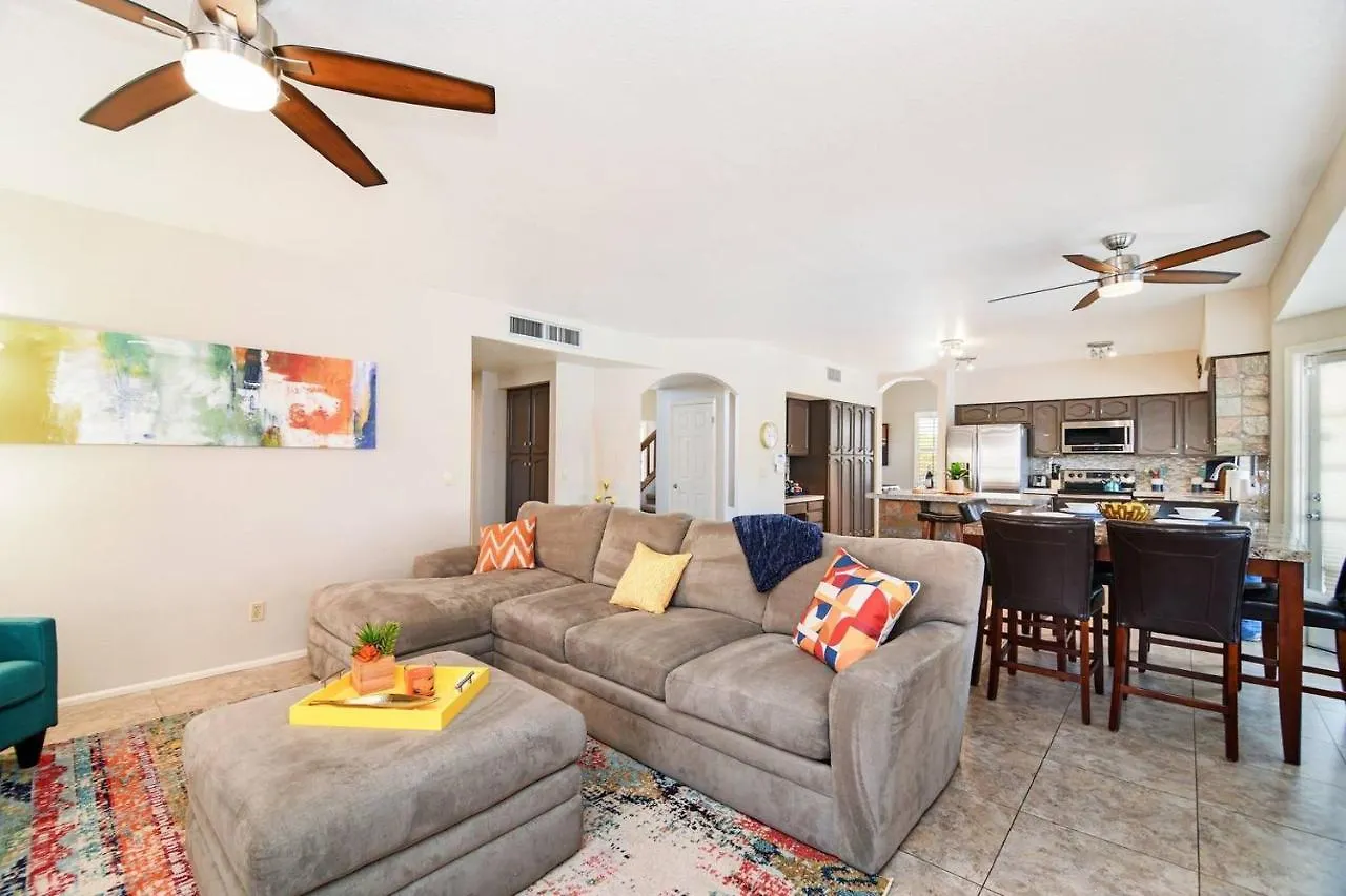 Дом отдыха Scottsdale Luxury Vacation Home With Pool Sleeps 14