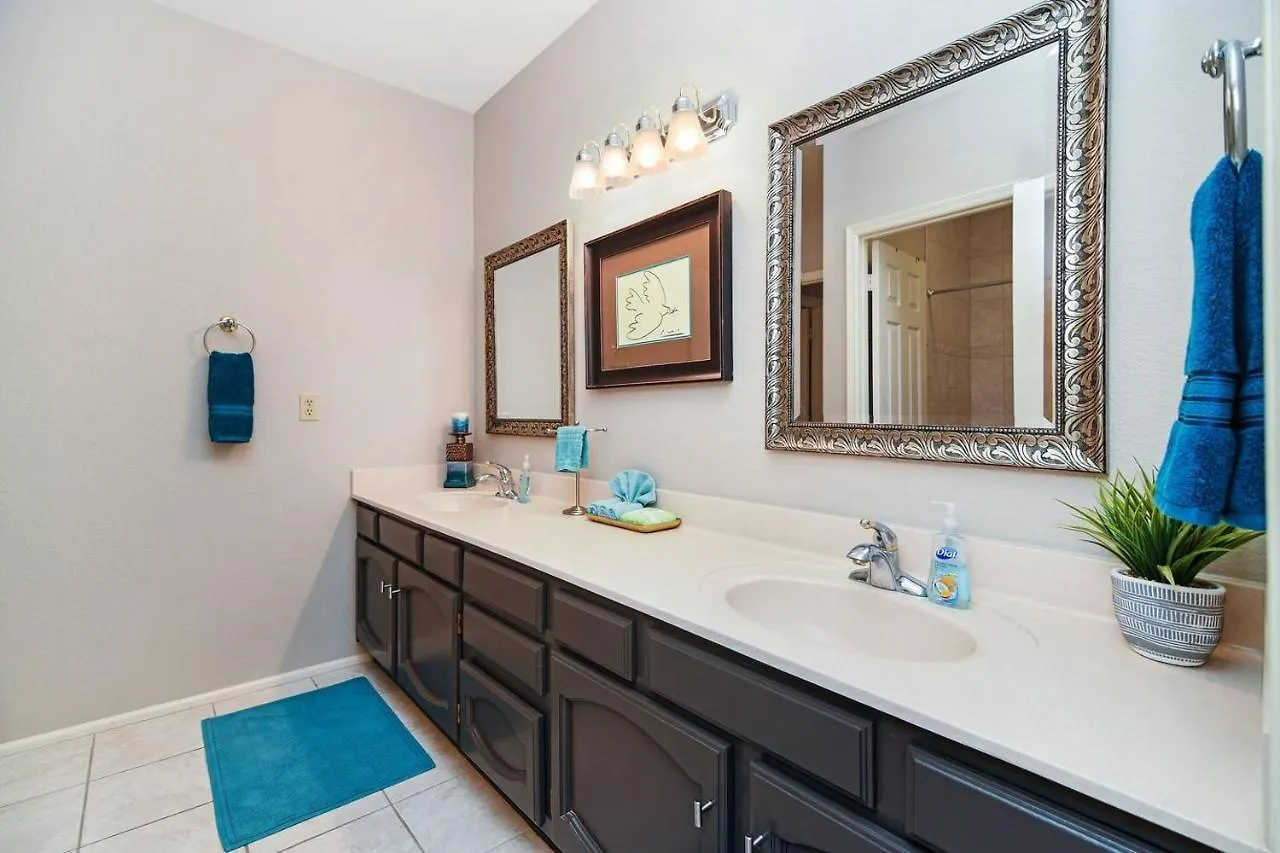 Дом отдыха Scottsdale Luxury Vacation Home With Pool Sleeps 14